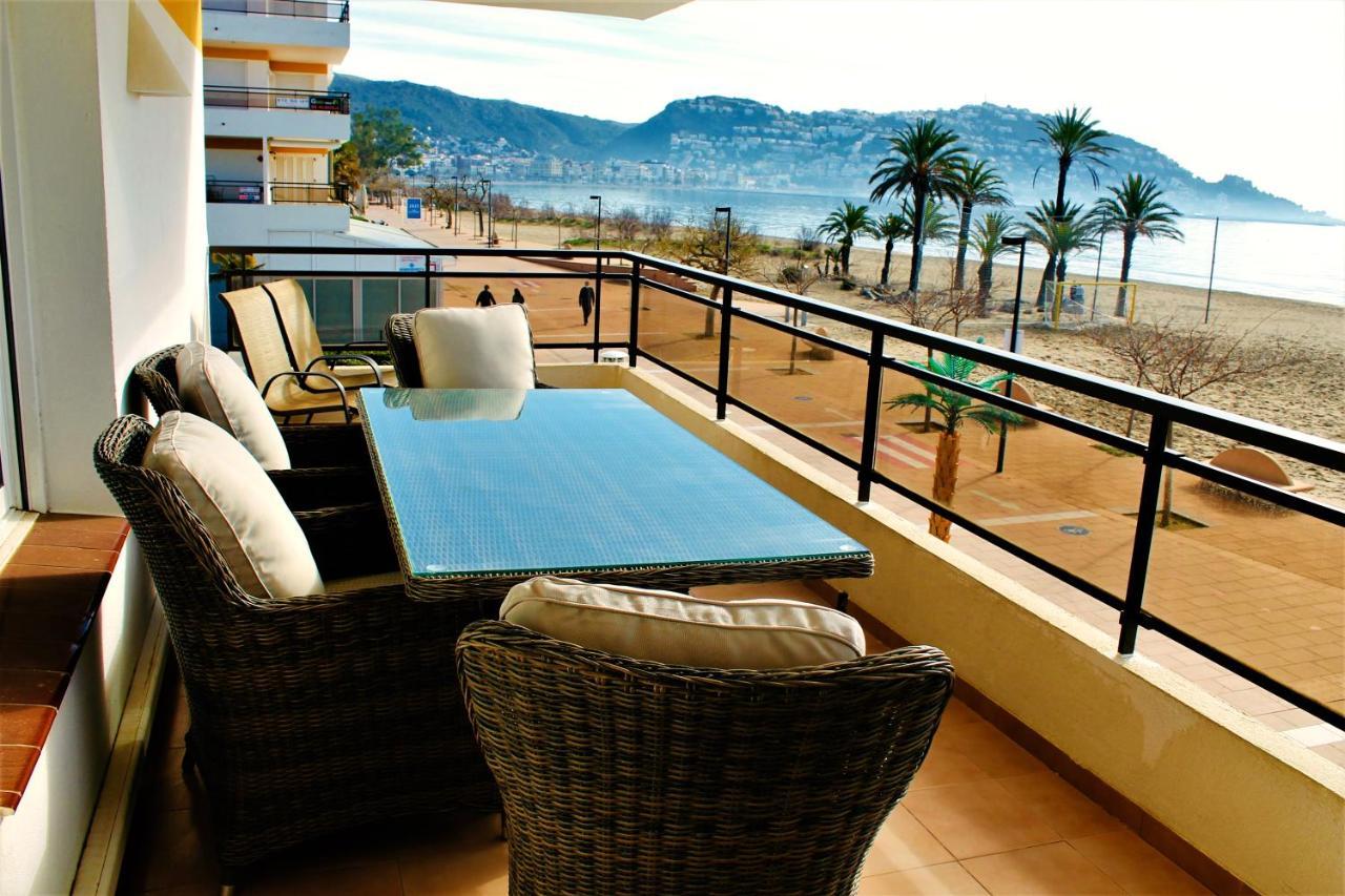 Roses Beach Екстер'єр фото